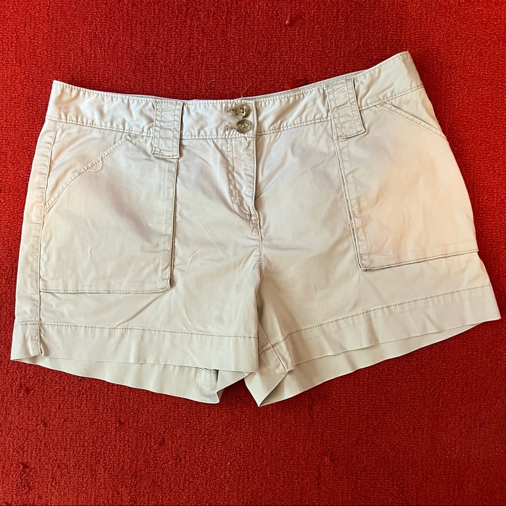 Old Navy Women’s khaki shorts